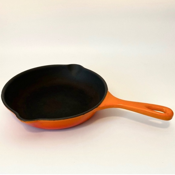 Le Creuset 7.5” Double Spout #20 Cast Iron Skillet - Picture 1 of 5
